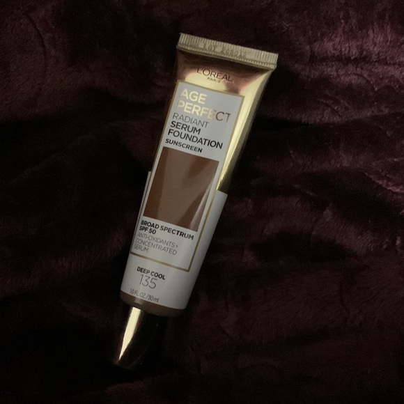 L’Oreal age perfect radiant serum foundation with broadspectrum SPF 30 sunscreen - Picture 5 of 6